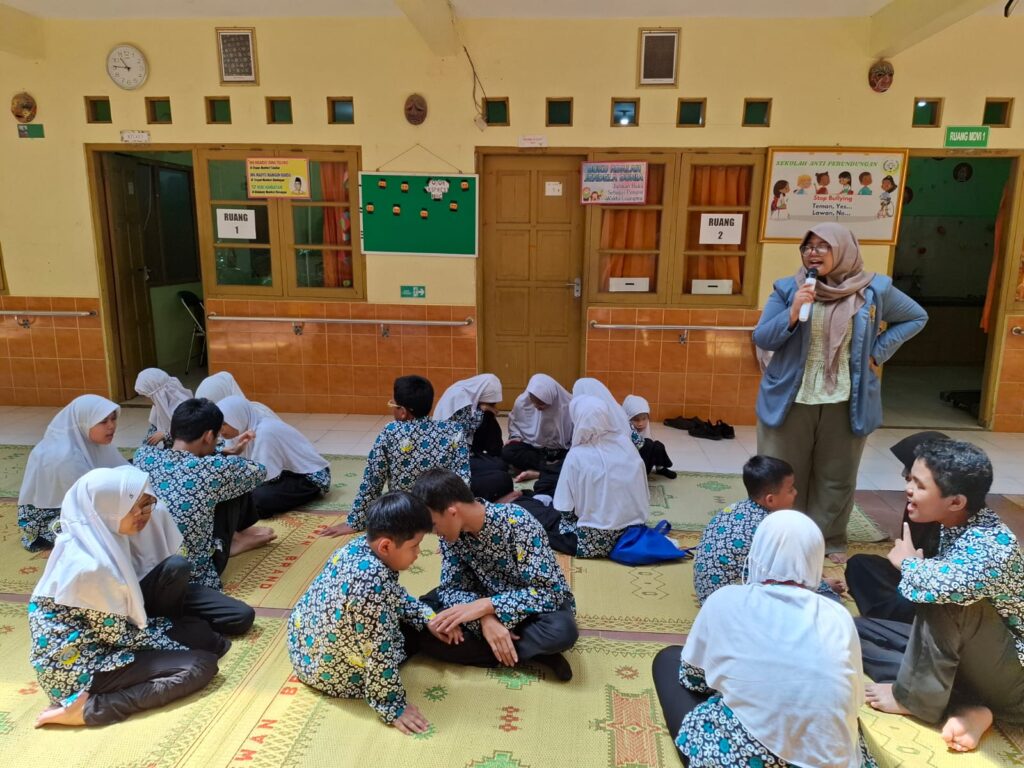 Kegiatan Teater Bersama Mbak Syifa dari ISI Yogyakarta di SLB A Yaketunis Image 2026 04 23 At 12.49.44 PM 1024x768