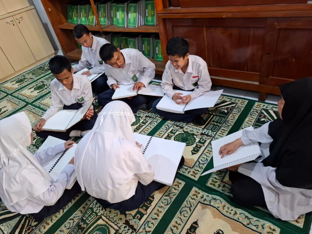 Pembelajaran Al-Qur’an Hadis: Kandungan Surah Az-Zumar Ayat 53 di MTs LBA Yaketunis Image 2026 04 27 At 1.00.28 PM 1024x768