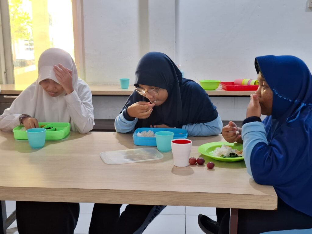 Makan Bersama di Ruang Makan Yaketunis Image 2026 04 28 At 1.03.16 PM 1024x768