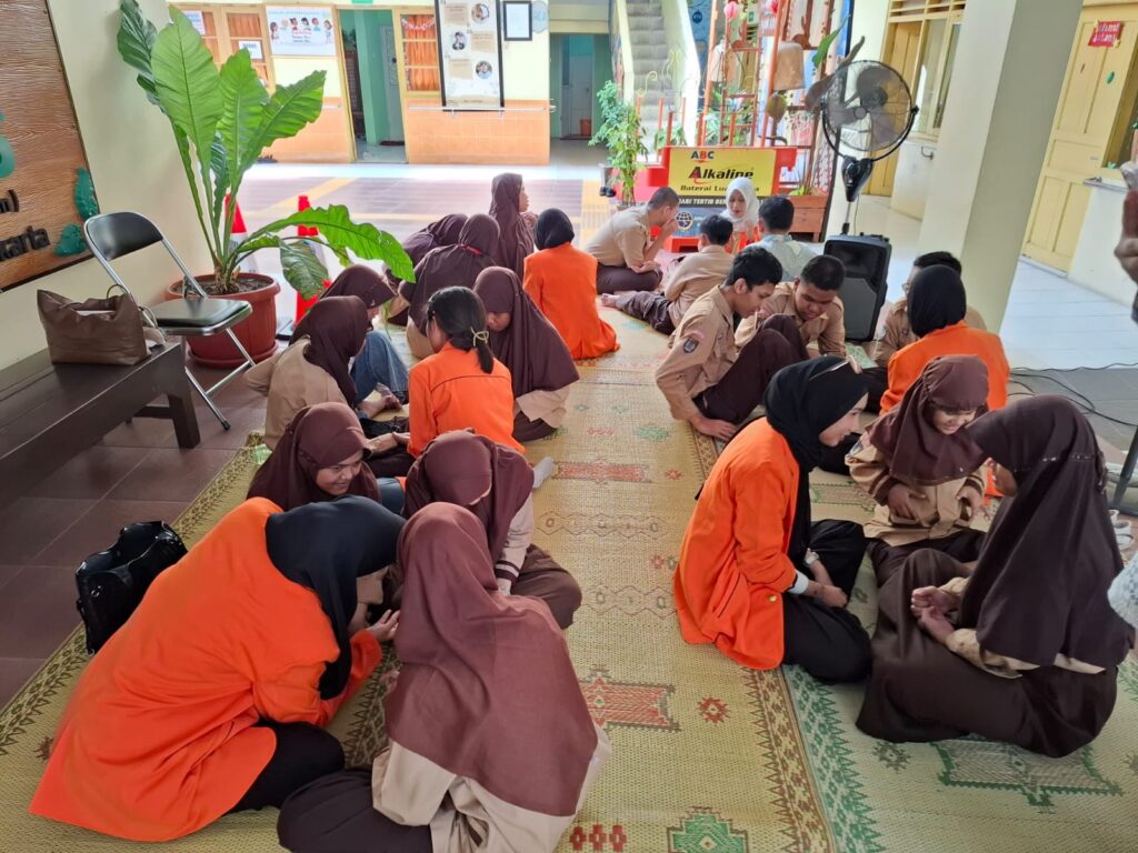 Pembelajaran Kesehatan Reproduksi di SLB A Yaketunis Bersama Kakak dari UAD Image 2026 04 29 At 1.02.4 PM 1024x768