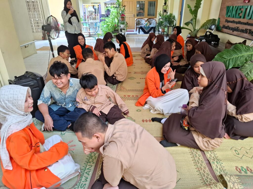 Pembelajaran Kesehatan Reproduksi di SLB A Yaketunis Bersama Kakak dari UAD Image 2026 04 29 At 1.02.42 PM 1024x768
