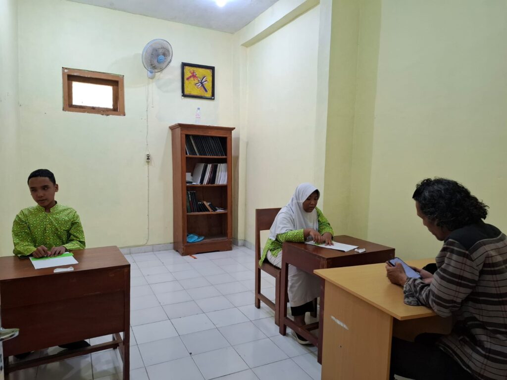 Ujian IPA Berbasis Kertas di MTs LBA Yaketunis image 2026 06 03 at 11.39.02 am