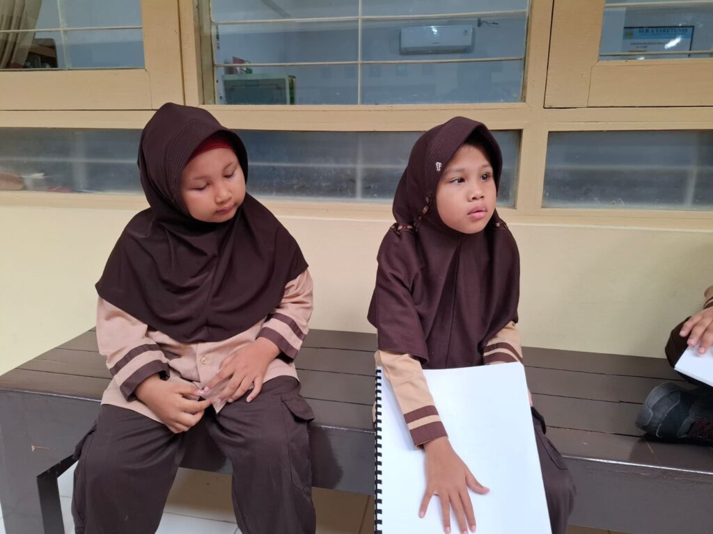 Literasi Bersama Sebelum Memulai Pembelajaran di SLB A Yaketunis image 2026 06 03 at 9.17.26 am