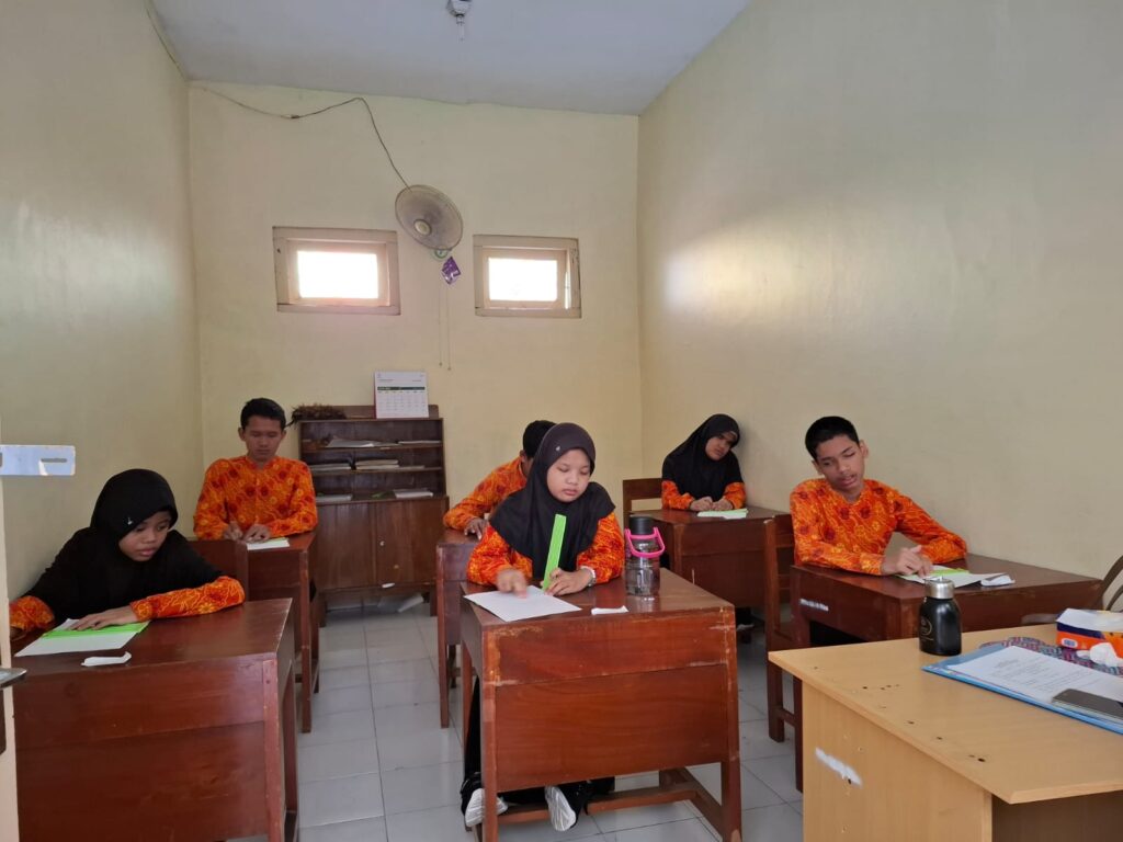 Ujian Bahasa Inggris Berbasis Kertas di MTs LBA Yaketunis image 2026 06 04 at 8.03.21 am