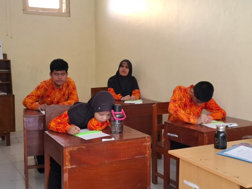 Ujian Bahasa Inggris Berbasis Kertas di MTs LBA Yaketunis image 2026 06 04 at 8.03.22 am