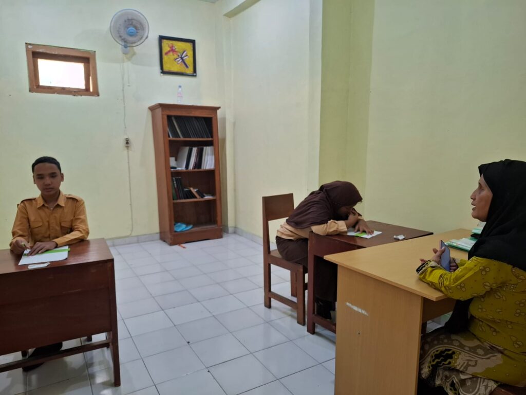 Ujian Bahasa Indonesia Berbasis Kertas di MTs LBA Yaketunis image 2026 06 05 at 8.49.45 am
