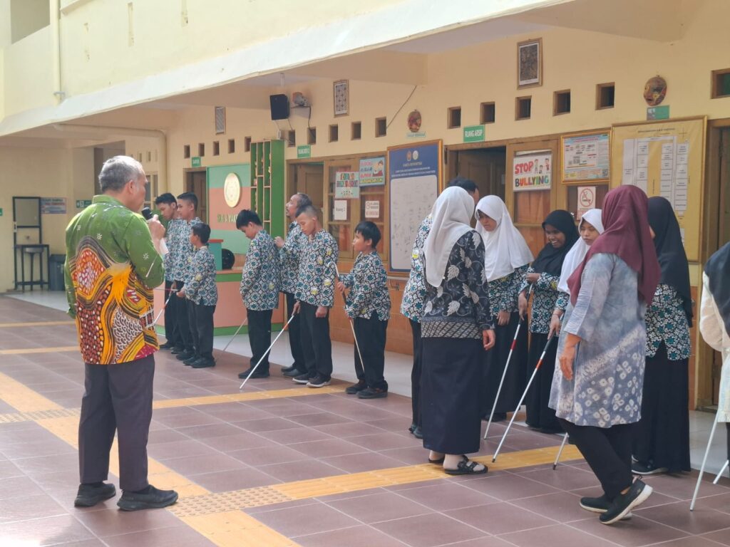 Ujian Orientasi dan Mobilitas (OM) di SLB A Yaketunis image 2026 06 11 at 1.01.39 pm