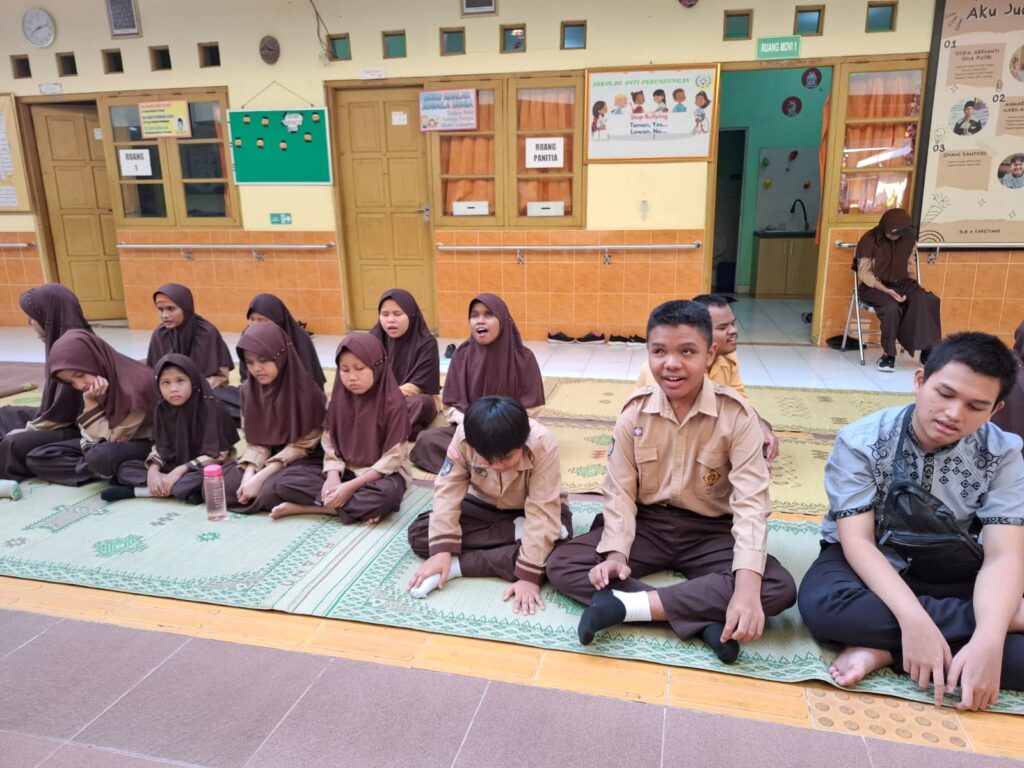 Latihan Paduan Suara di SLB A Yaketunis image 2026 06 17 at 8.44.09 am