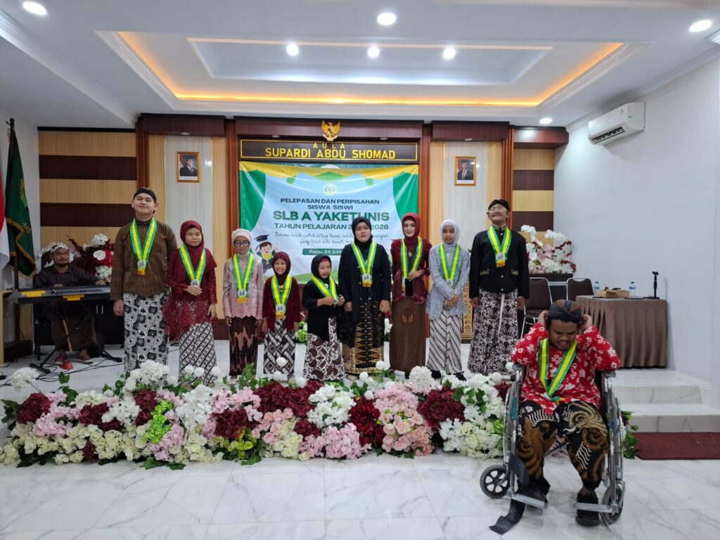 Pelepasan dan Perpisahan Siswa SLB A Yaketunis image 2026 06 24 at 1.10.00 pm