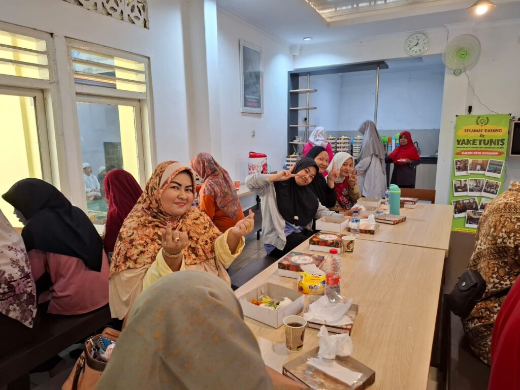 Makan Bersama Guru dan Karyawan SLB A serta MTs LBA Yaketunis image 2026 06 26 at 1.32.34 pm