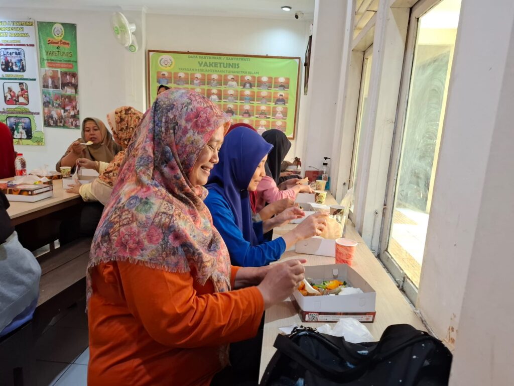Makan Bersama Guru dan Karyawan SLB A serta MTs LBA Yaketunis image 2026 06 26 at 1.32.36 pm